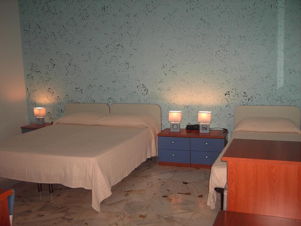 Etna Inn Motta SantʼAnastasia Zimmer foto